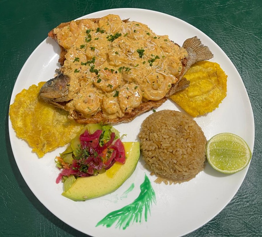 Trucha en salsa de camarones